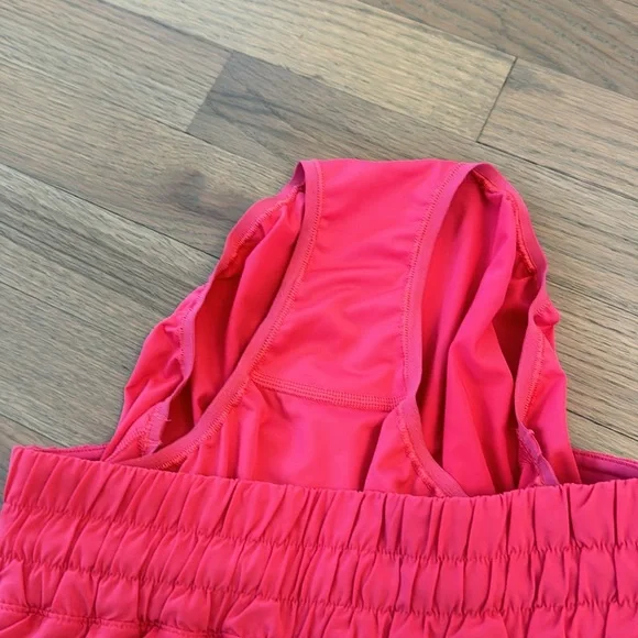 Track that shorts size 4 - Picture 4 of 4